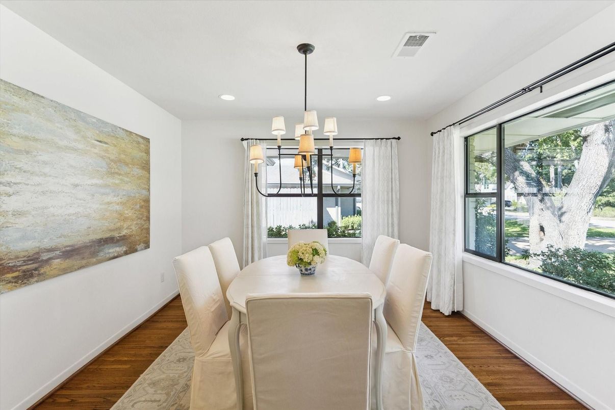 Chandelier, Dining room, Interior, Recessed Lighting, Wood Texture Flooring
