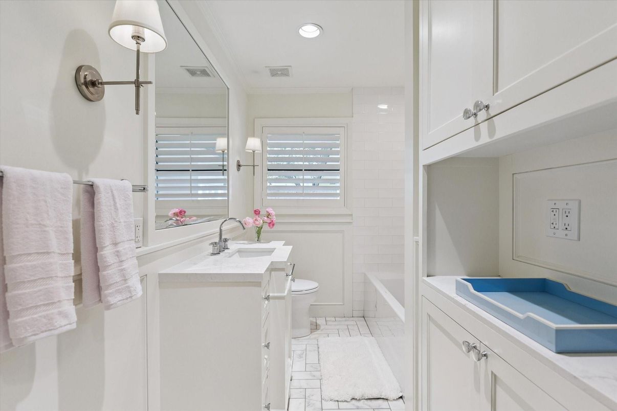 Bathroom, Interior, Recessed Lighting