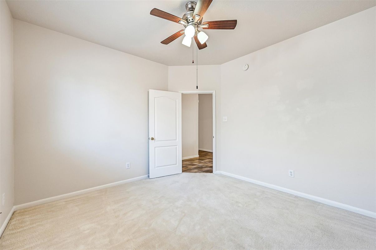 Empty room, Interior