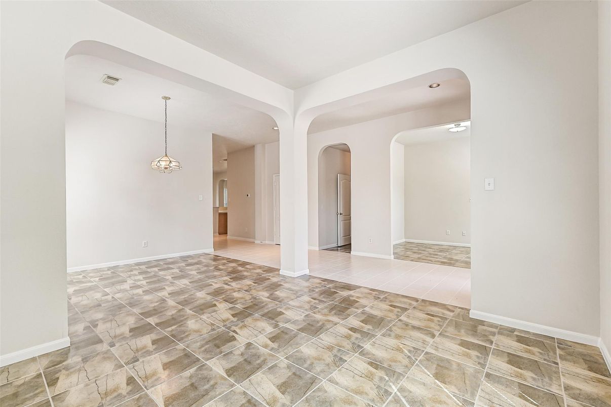 Empty room, Interior, Pendant Lights