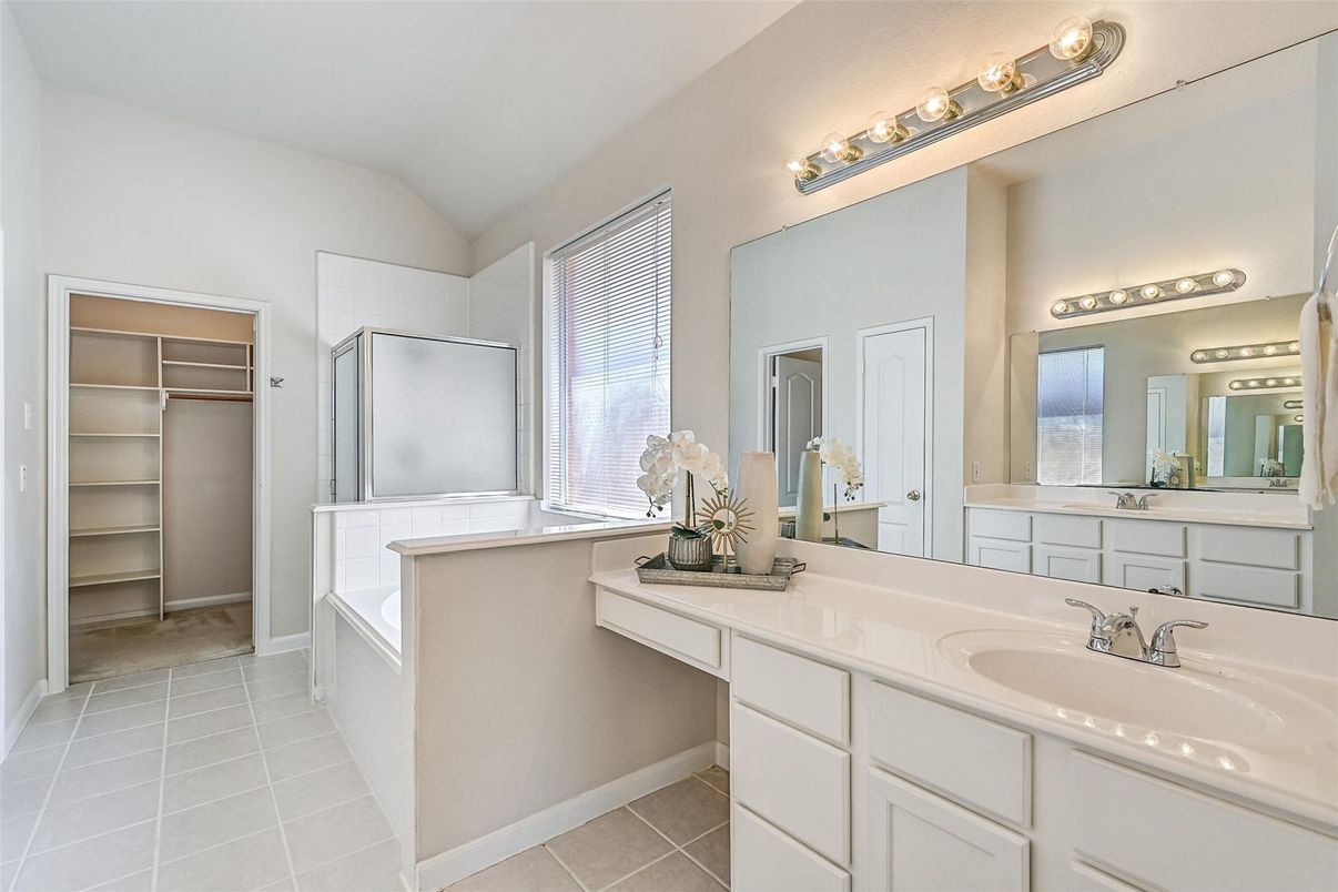 Bathroom, Dual Sink Vanities, Interior