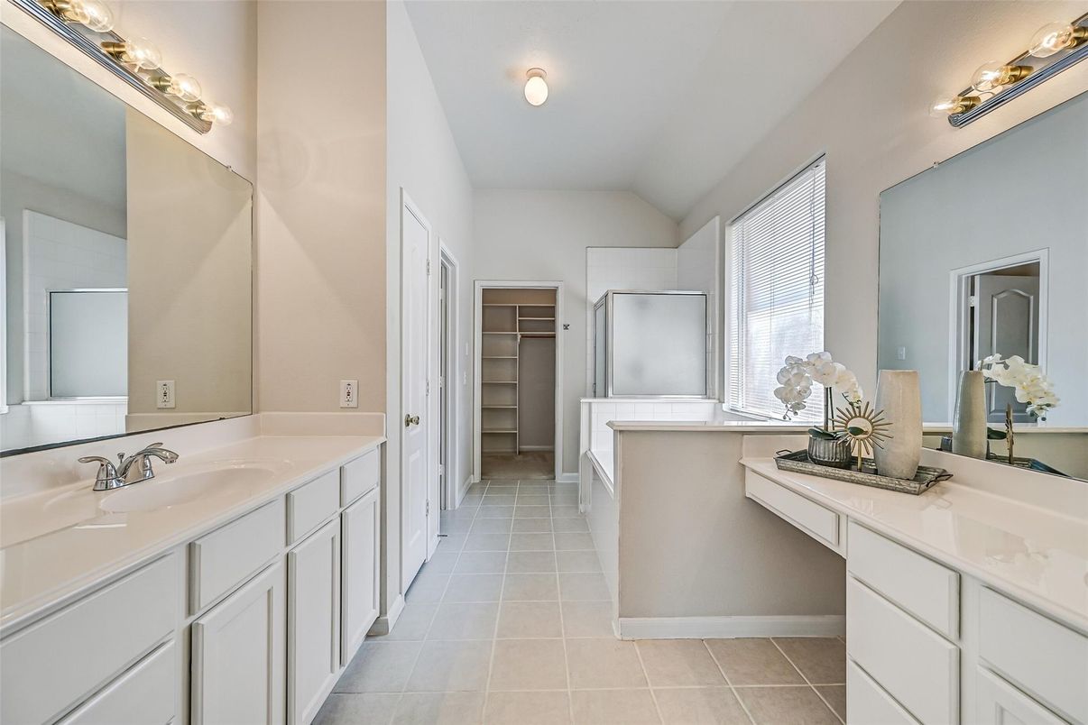Bathroom, Dual Sink Vanities, Interior