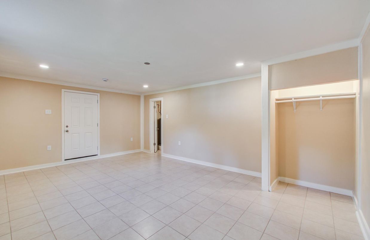 Empty room, Interior, Recessed Lighting