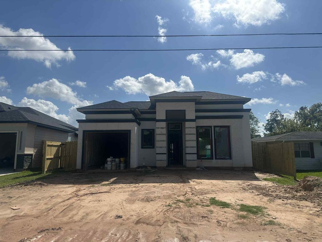 Backyard, Exterior, Facade, Modern