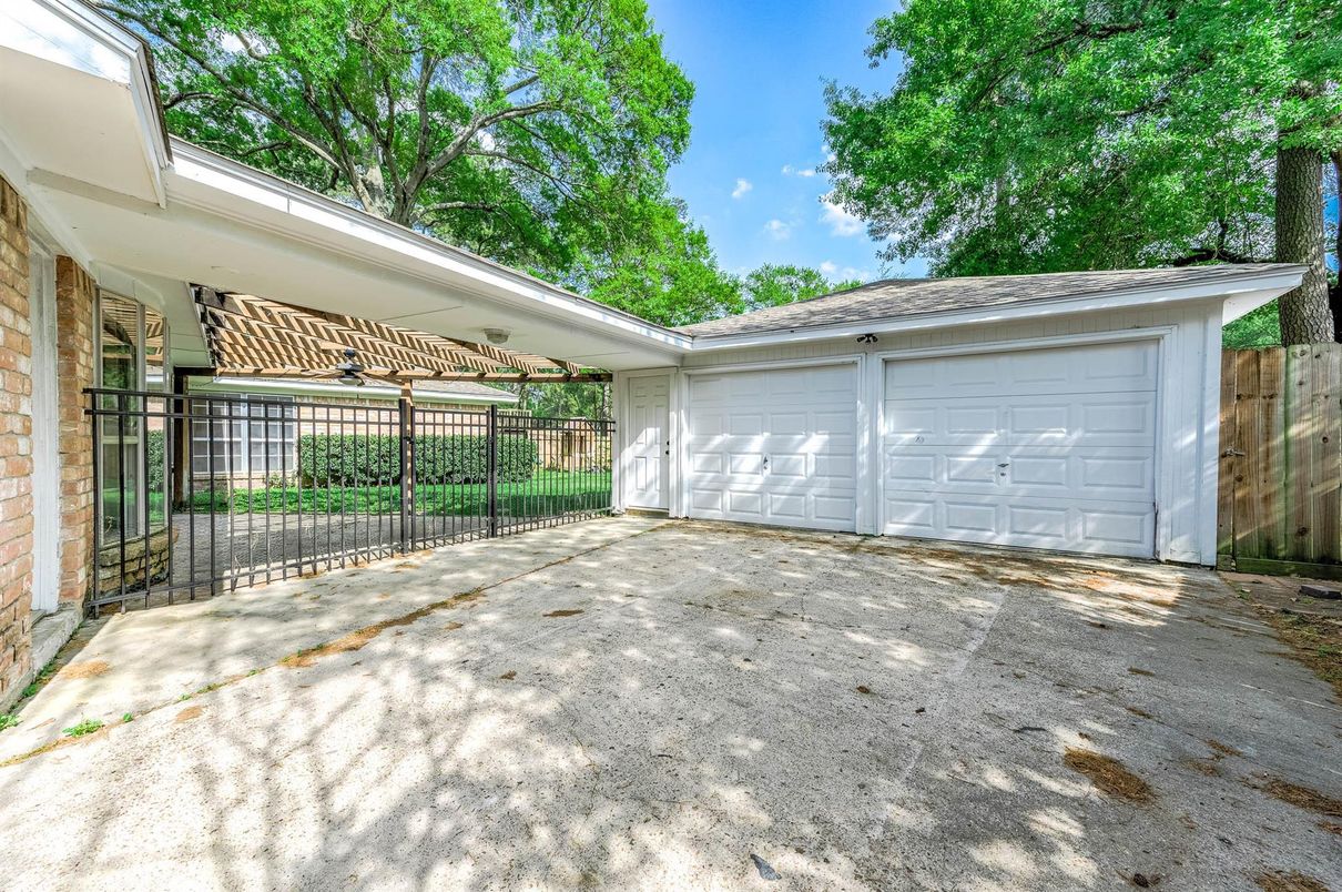 Detached Garage, Exterior