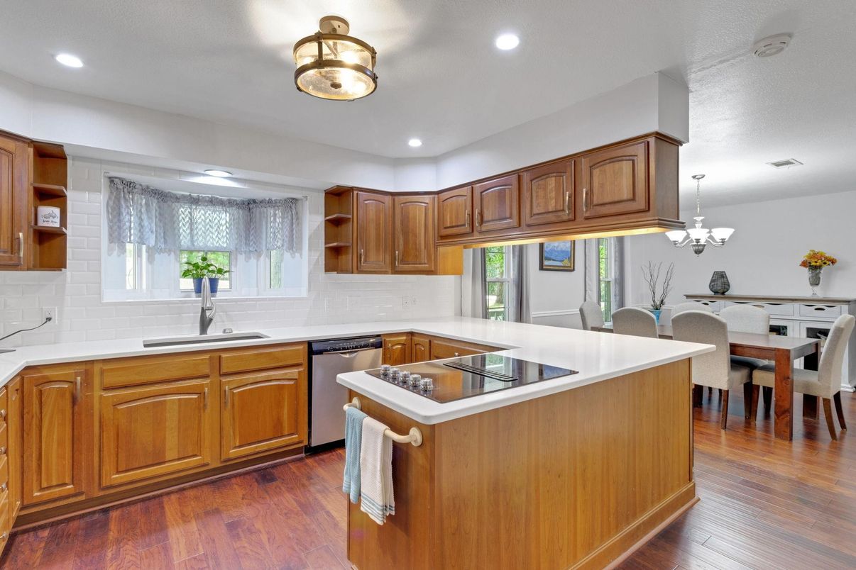 Chandelier, Dining room, Interior, Kitchen, Recessed Lighting, Wood Texture Flooring