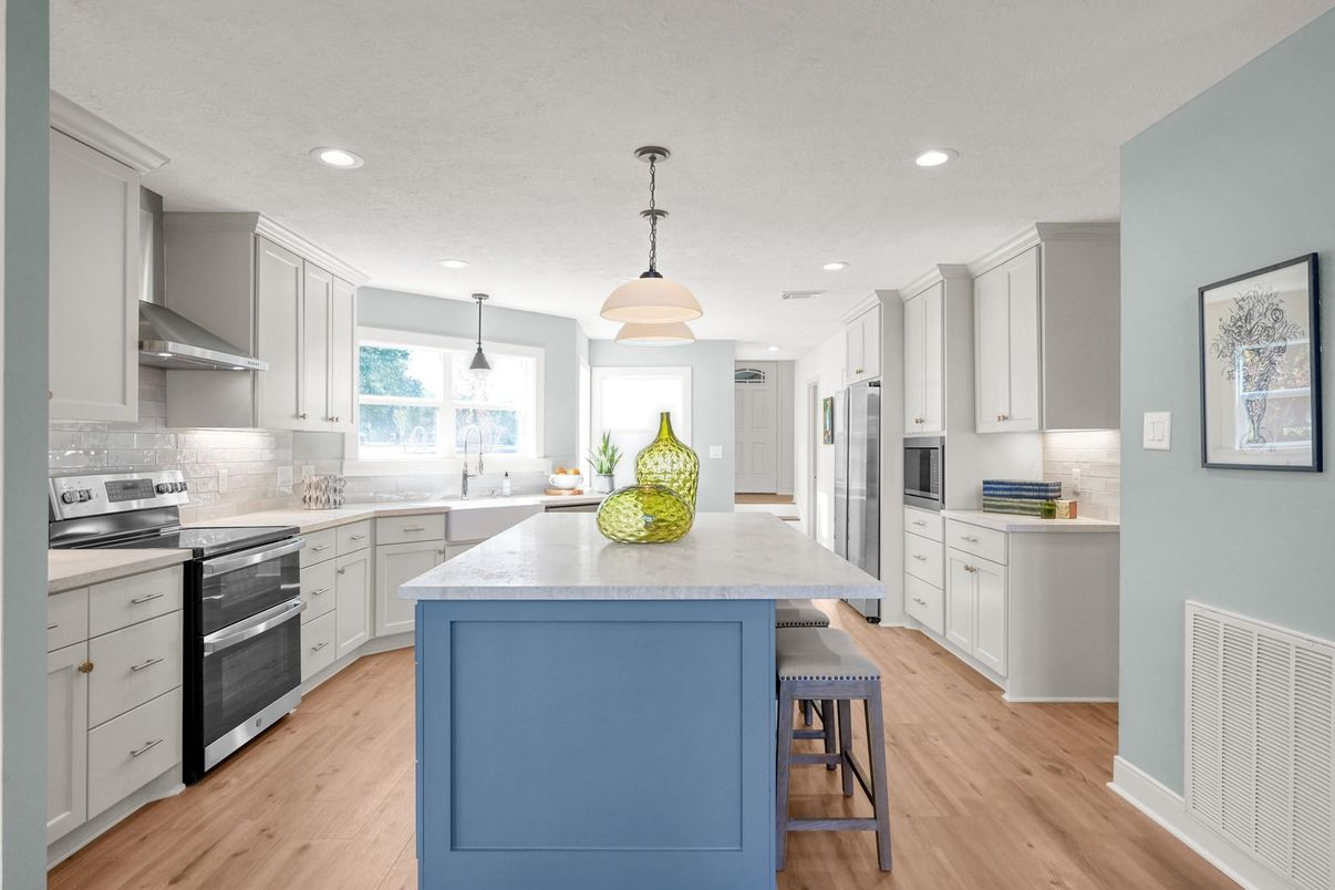 Interior, Kitchen, Pendant Lights, Recessed Lighting, Wood Texture Flooring
