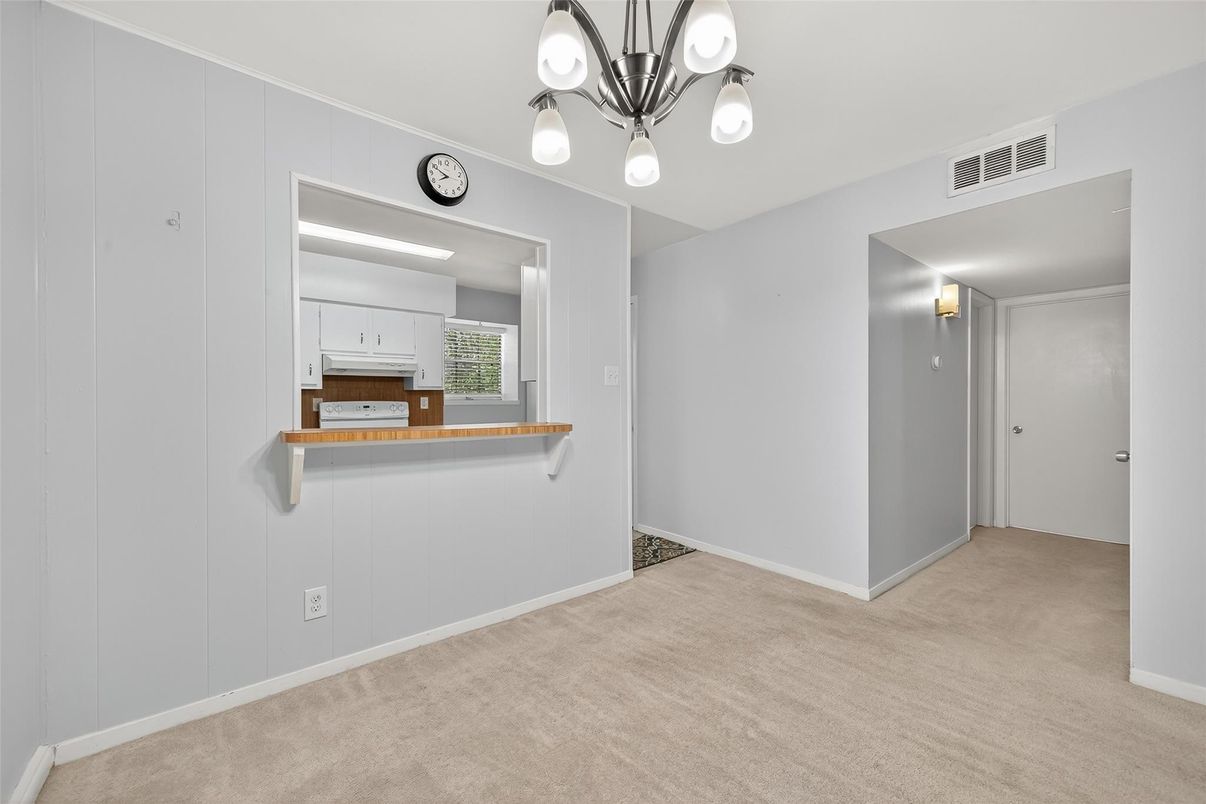 Empty room, Interior