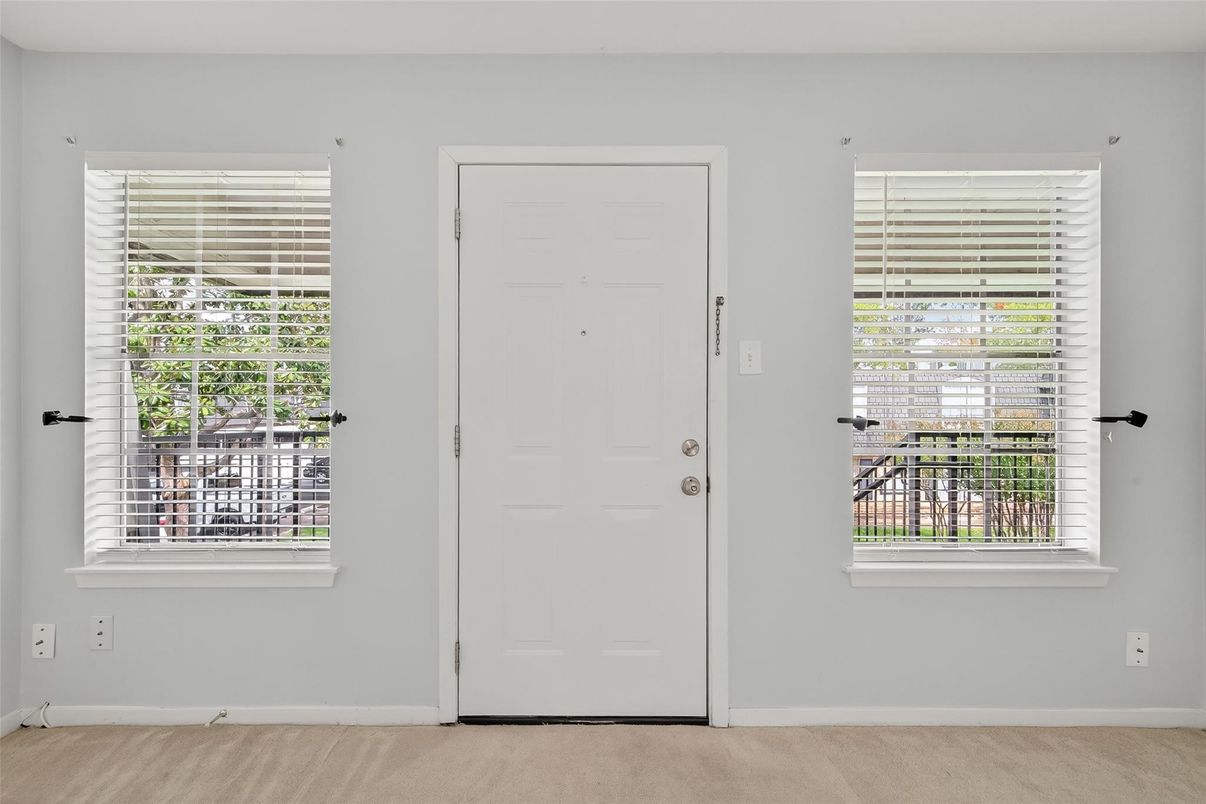 Empty room, Interior