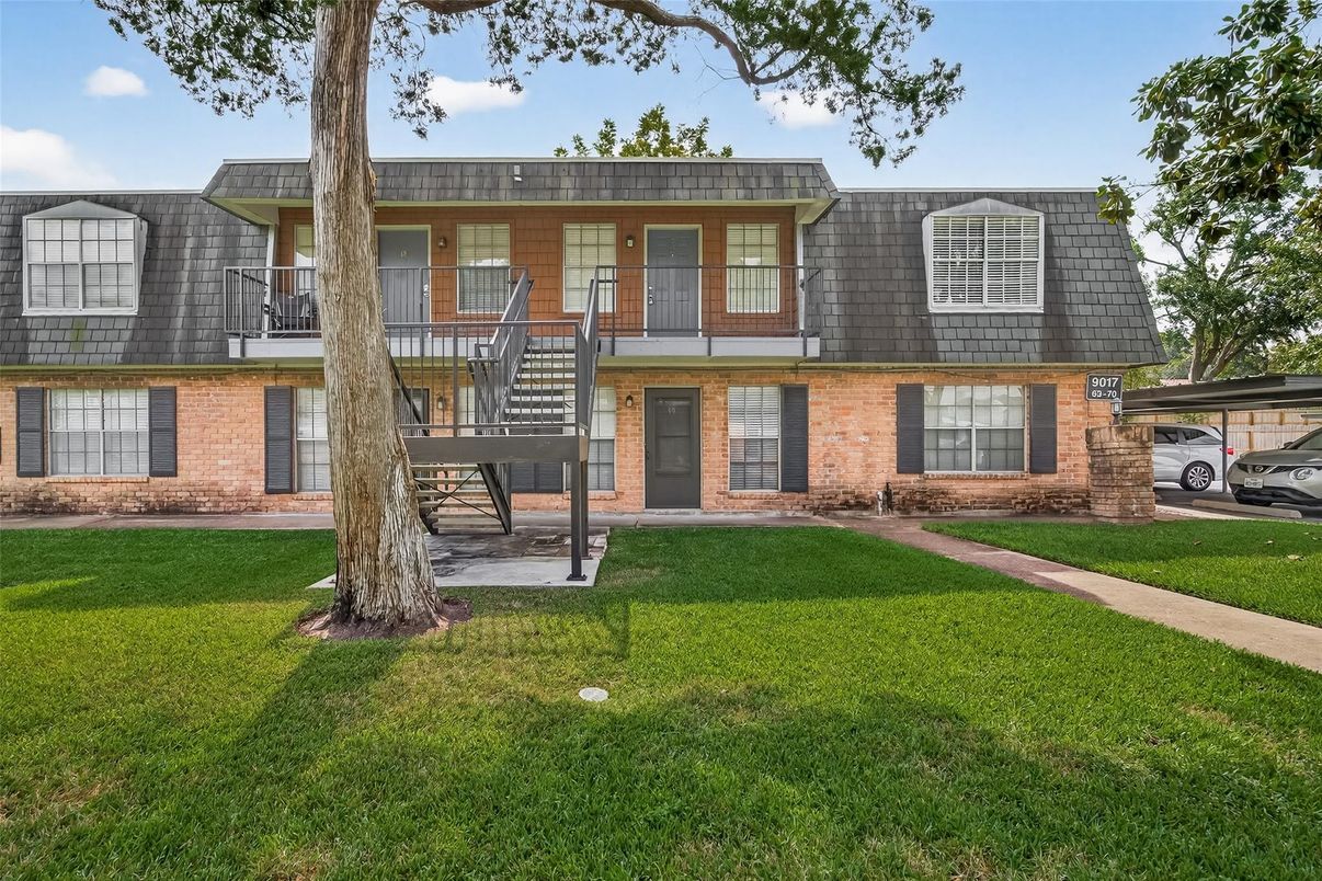 Exterior, Facade, Brick Facade, Modern