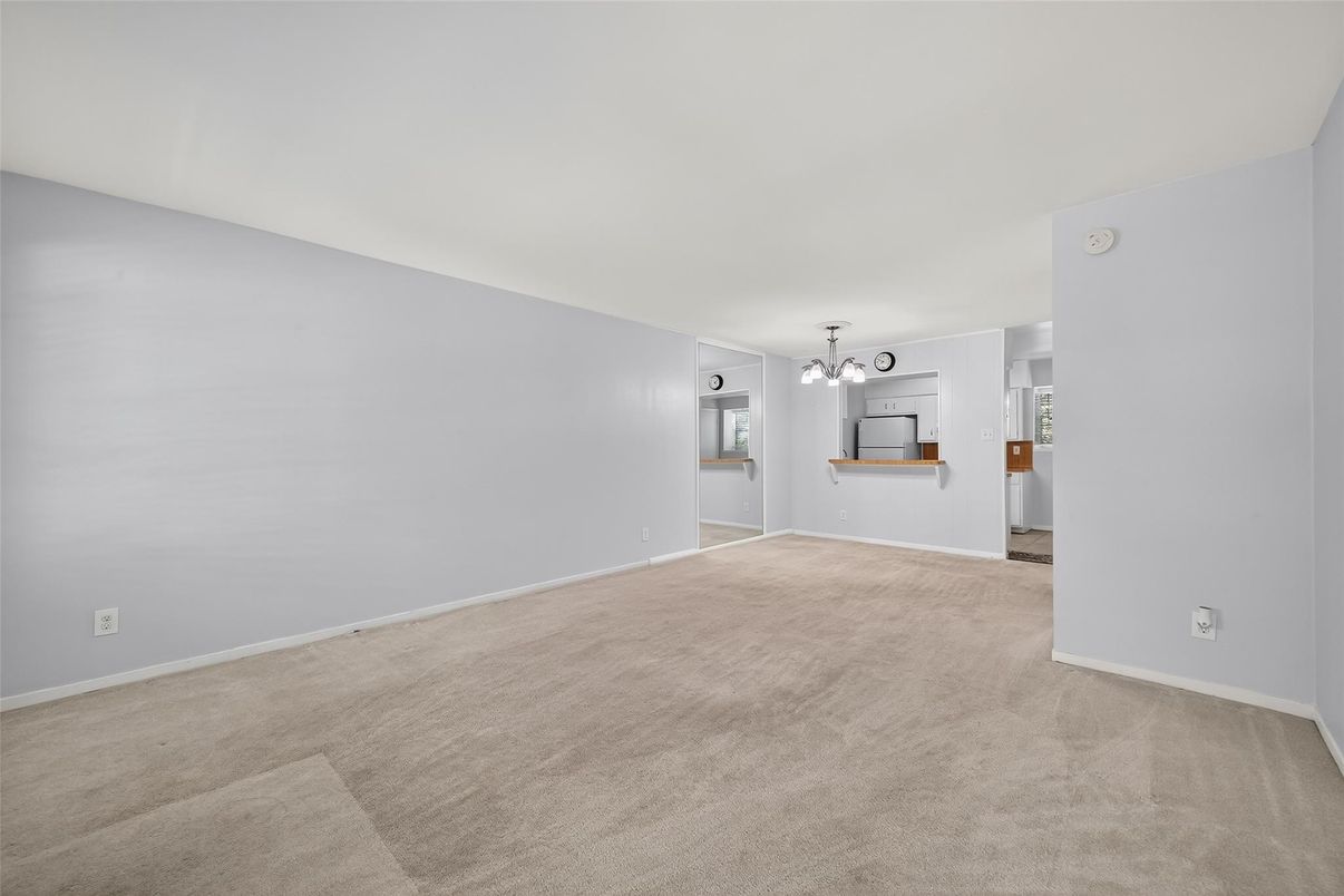 Empty room, Interior, Pendant Lights