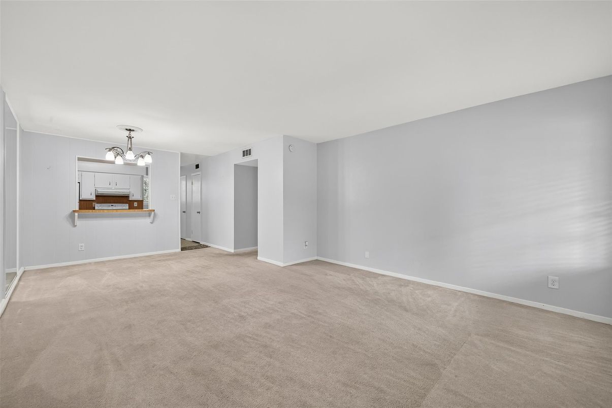 Empty room, Interior