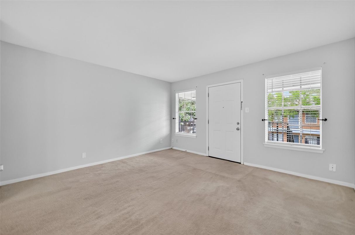 Empty room, Interior