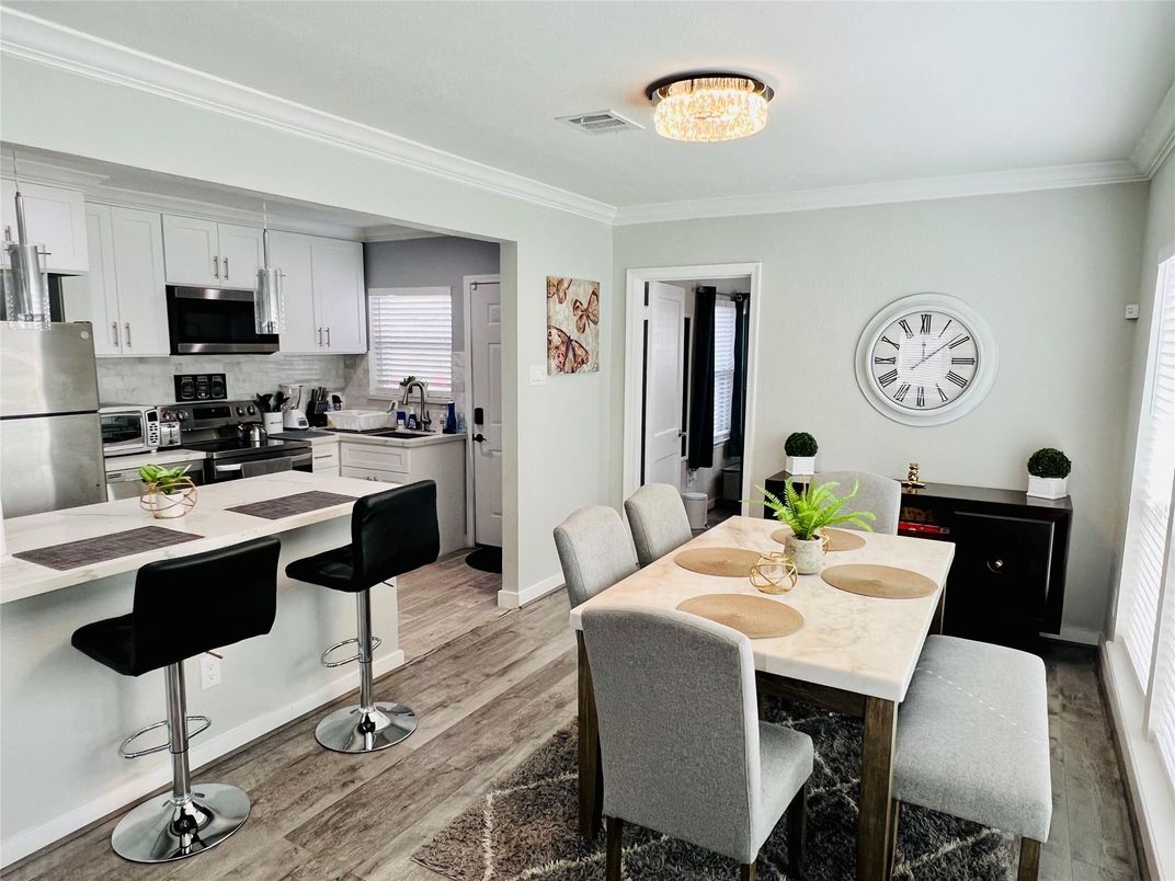Dining room, Interior, Kitchen, Stainless Steel Appliances, Wood Texture Flooring
