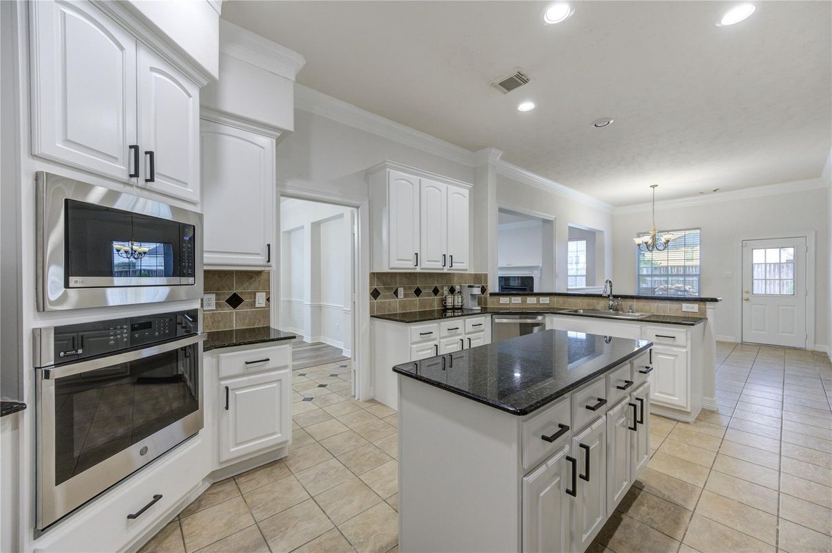 Chandelier, Interior, Kitchen, Recessed Lighting, Stainless Steel Appliances