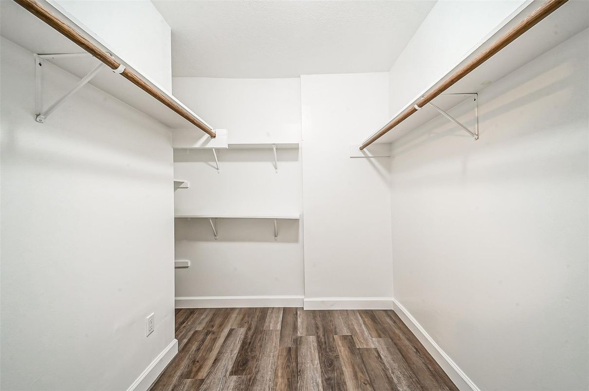 Interior, Walk-in Closets, Wood Texture Flooring