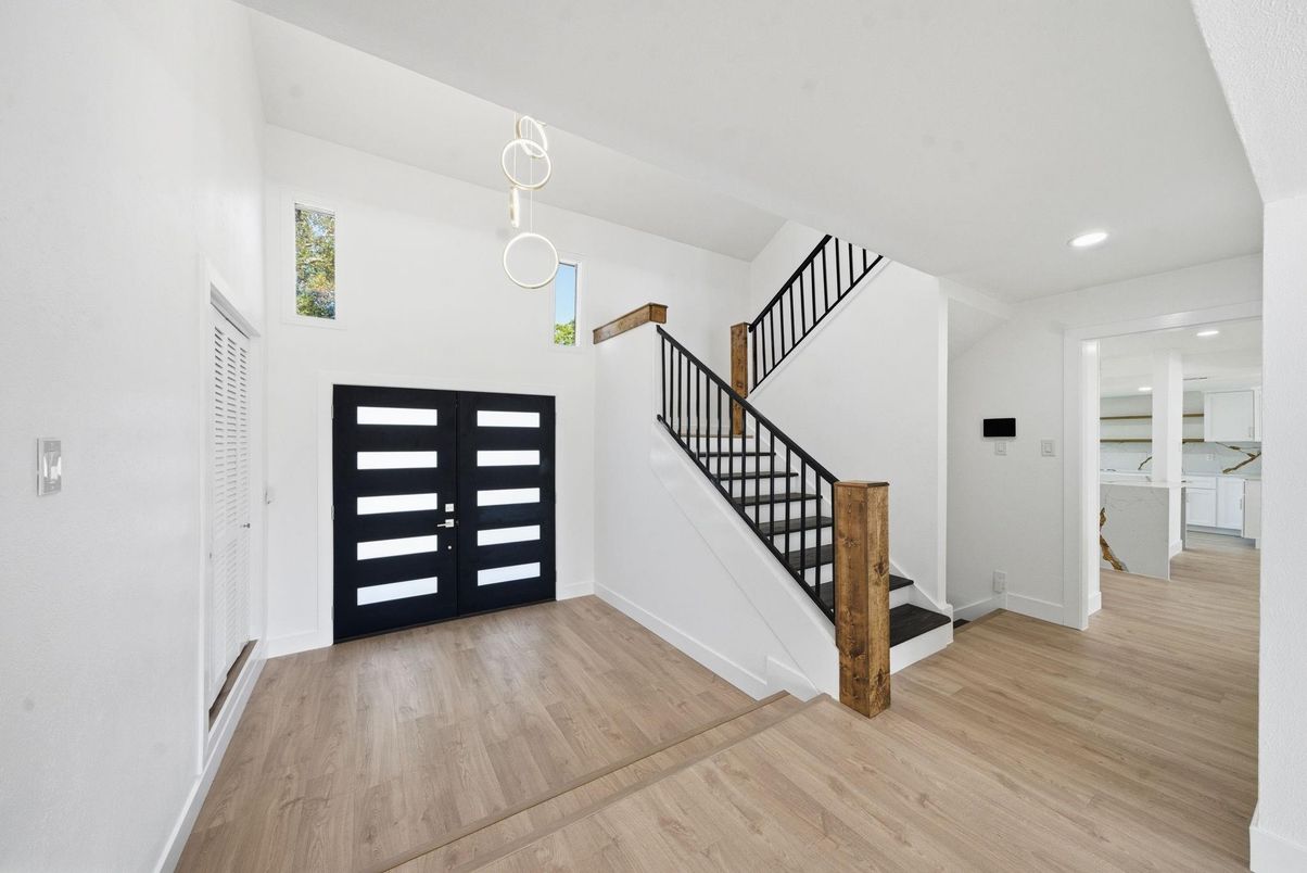 Interior, Pendant Lights, Recessed Lighting, Wood Texture Flooring