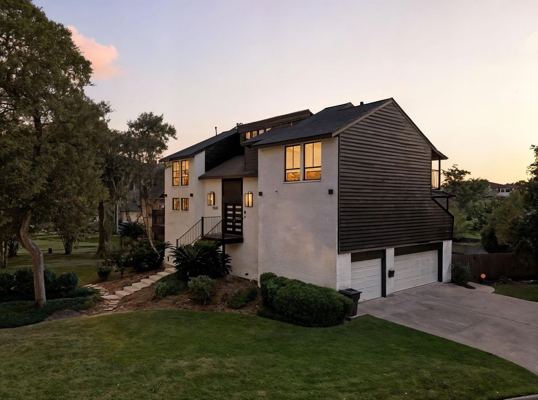 Attached, Exterior, Facade, Modern