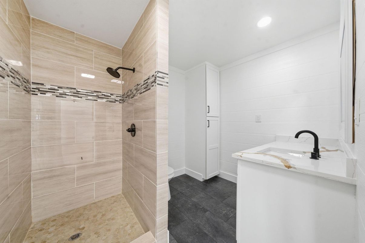 Bathroom, Interior, Recessed Lighting