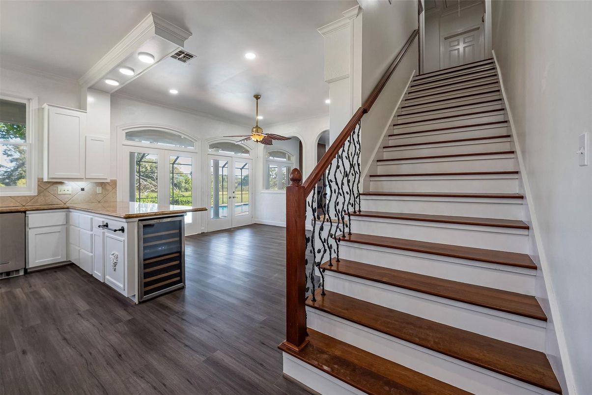 Interior, Recessed Lighting, Wood Texture Flooring