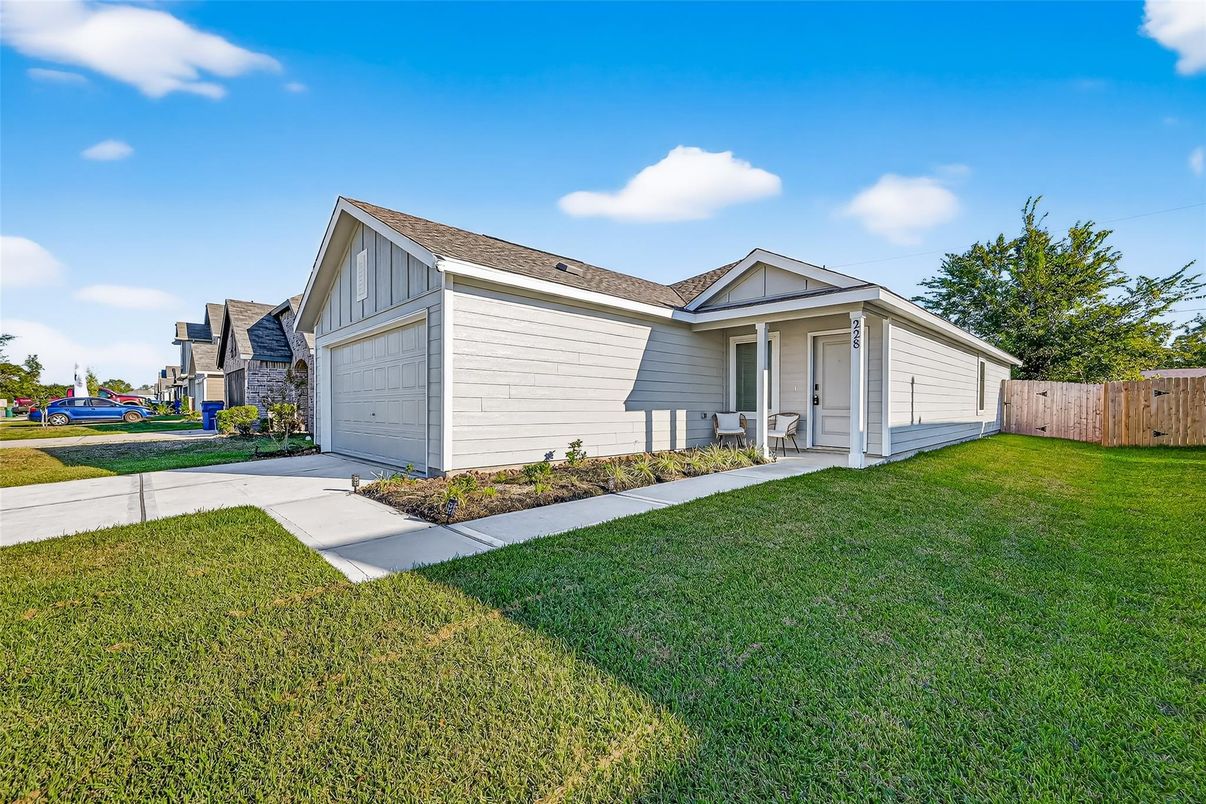 Backyard, Detached Garage, Exterior
