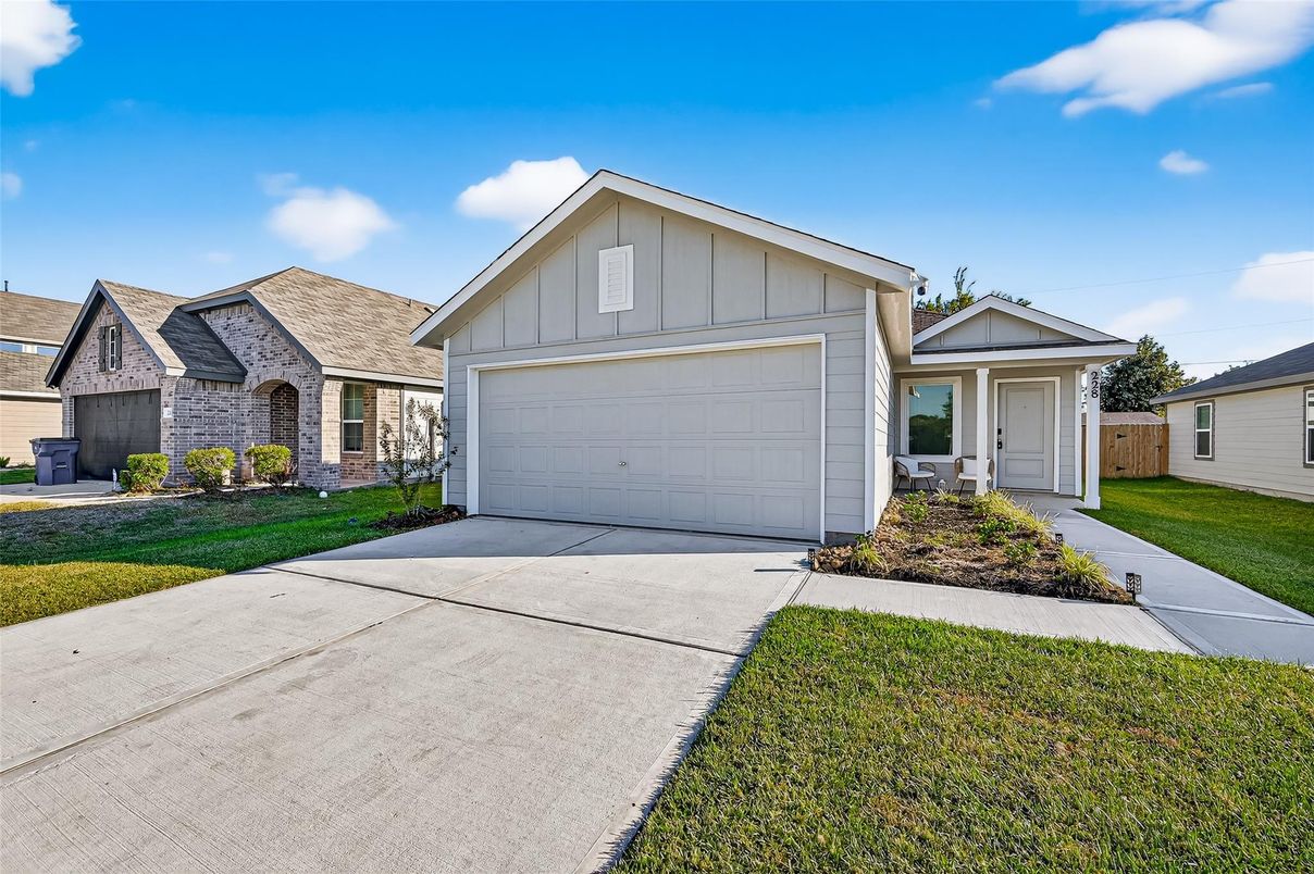 Attached, Detached Garage, Exterior, Facade, Farmhouse