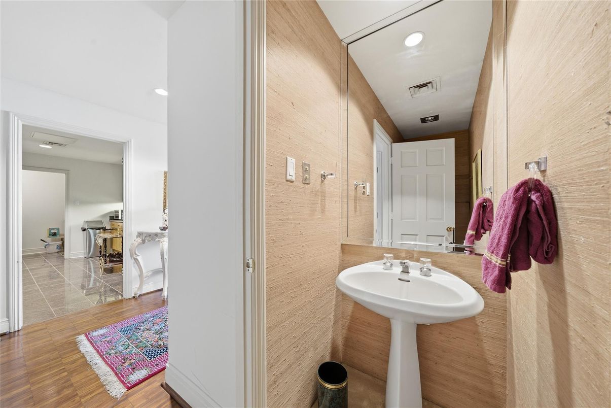 Bathroom, Interior, Recessed Lighting, Wood Texture Flooring