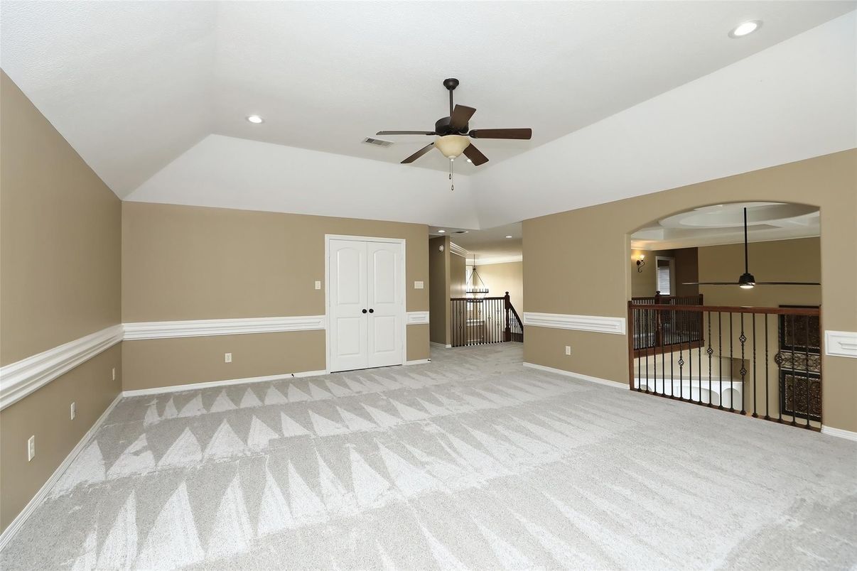 Empty room, Interior, Recessed Lighting