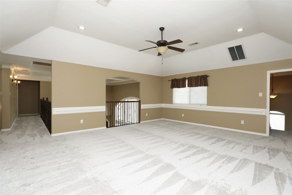 Empty room, Interior, Recessed Lighting