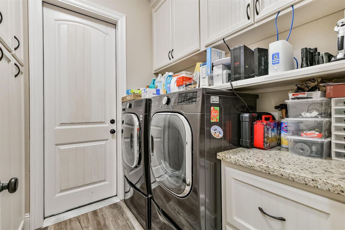 Interior, Washer, Wood Texture Flooring