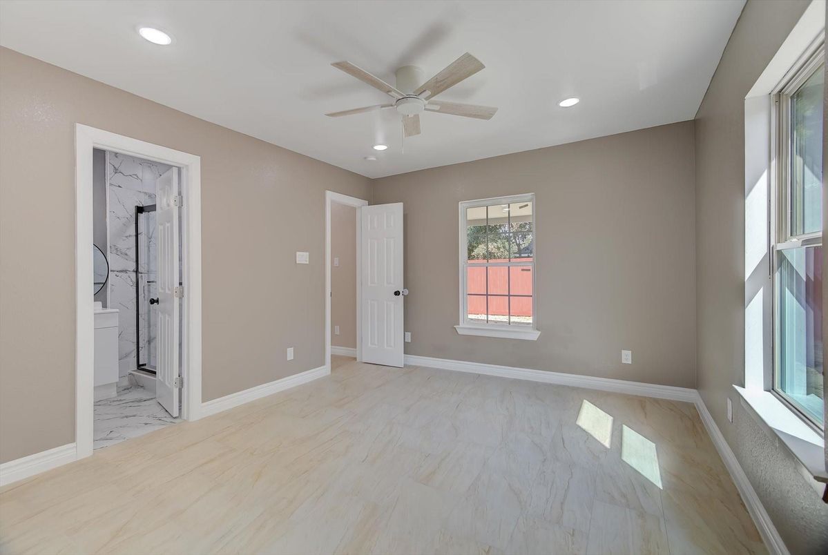 Bathroom, Empty room, Interior, Marble, Recessed Lighting