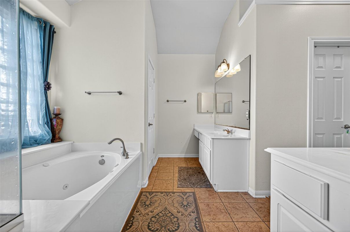 Bathroom, Dual Sink Vanities, Interior