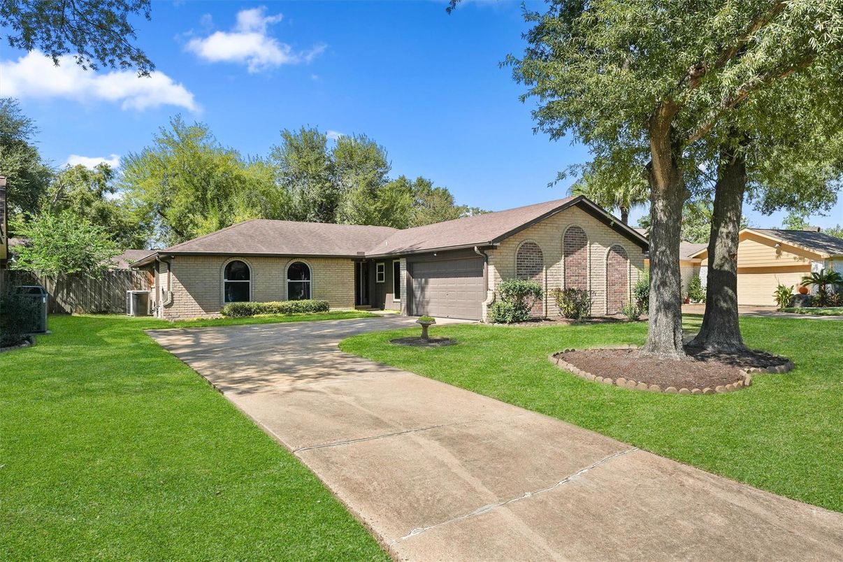 Attached, Backyard, Exterior, Facade, Brick Facade, Ranch
