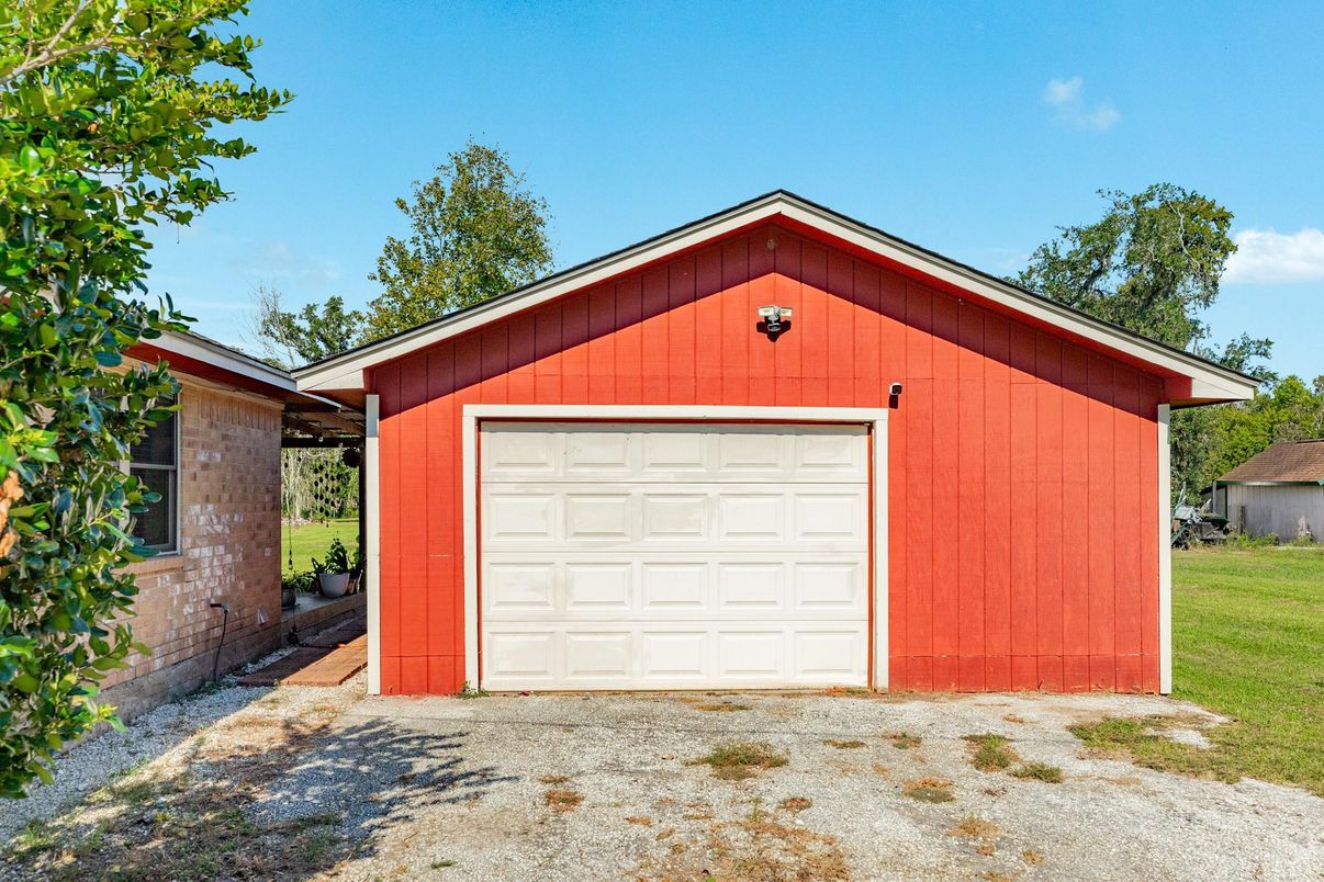 Detached Garage, Exterior