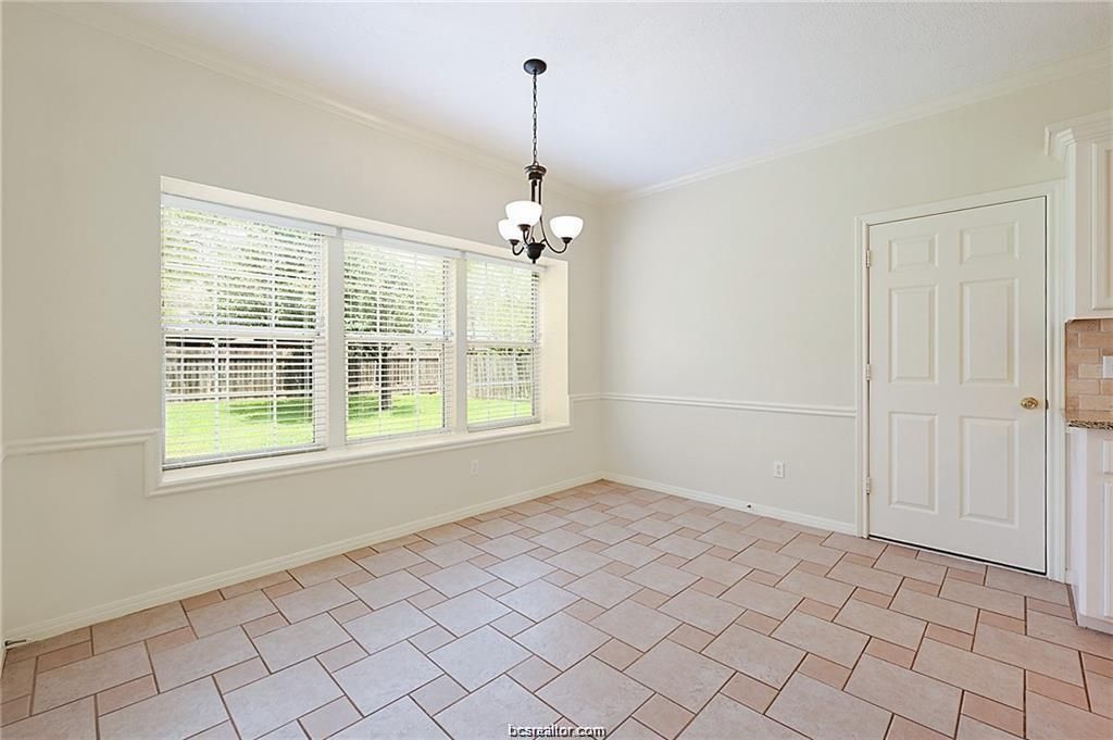 Chandelier, Empty room, Interior, Pendant Lights