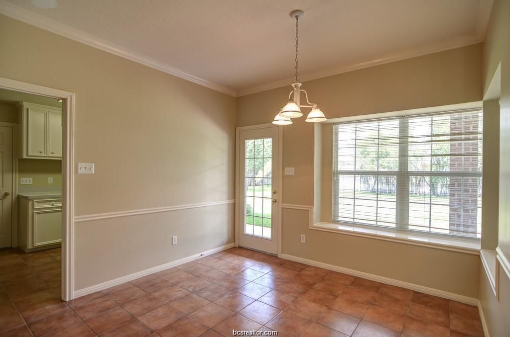 Empty room, Interior, Pendant Lights
