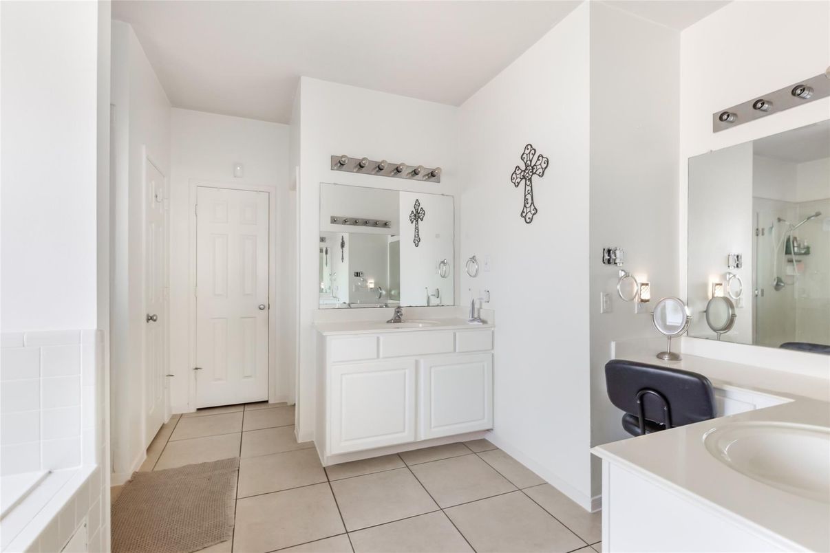 Bathroom, Dual Sink Vanities, Interior