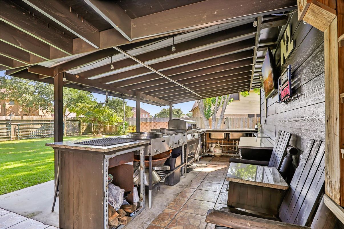 Exterior, Outdoor Kitchen