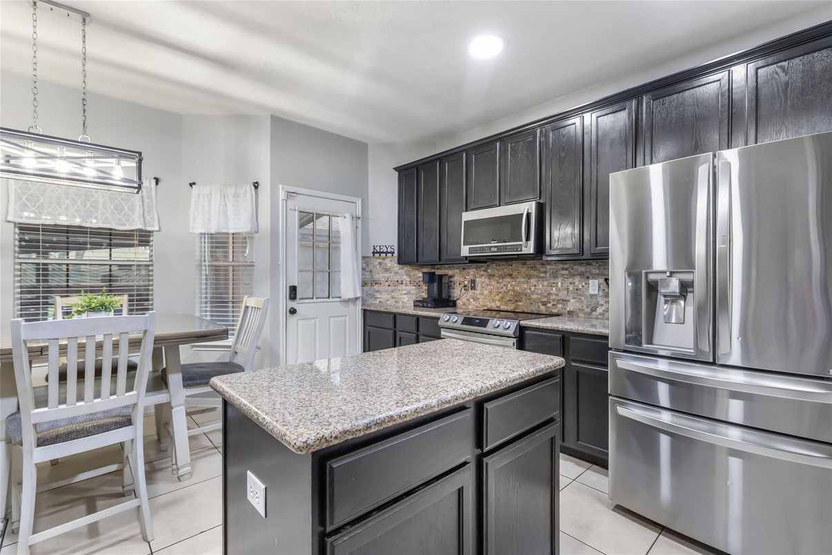 Dining room, Interior, Kitchen, Pendant Lights, Recessed Lighting, Stainless Steel Appliances