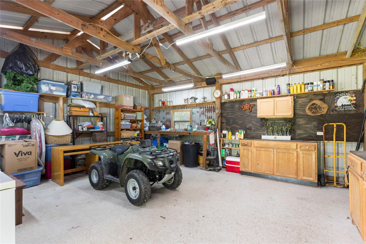Garage, Interior, Wooden Beams