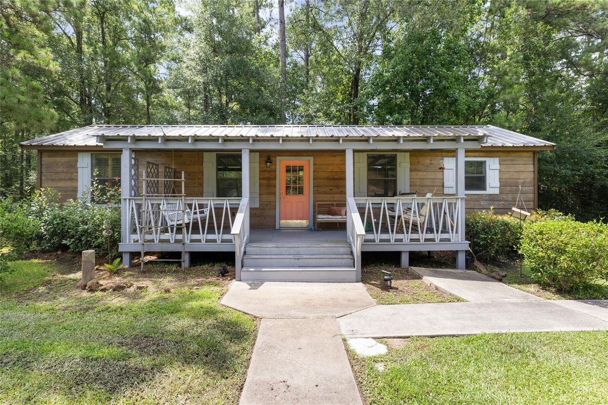 Exterior, Facade, Ranch