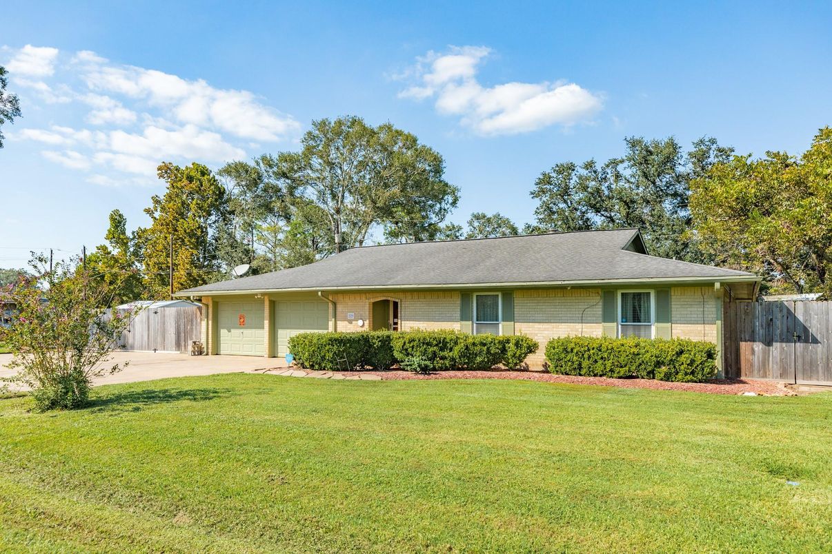 Attached, Backyard, Exterior, Facade, Brick Facade, Ranch