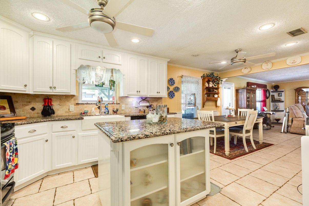 Dining room, Interior, Kitchen, Recessed Lighting