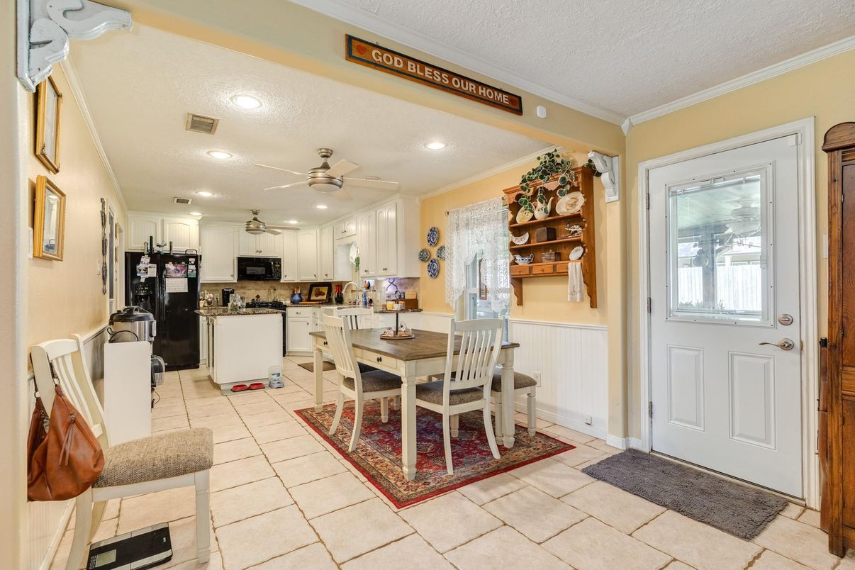 Dining room, Interior, Kitchen, Recessed Lighting