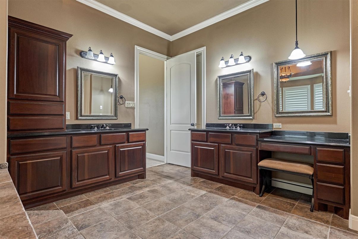 Bathroom, Dual Sink Vanities, Interior, Pendant Lights