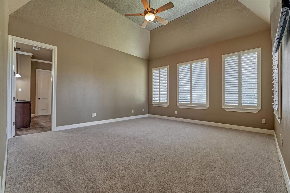 Empty room, Interior