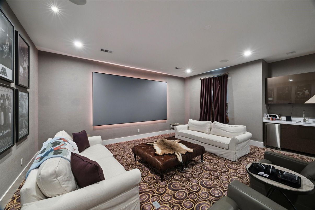 Interior, Projection Screen, Recessed Lighting, Theatre Room