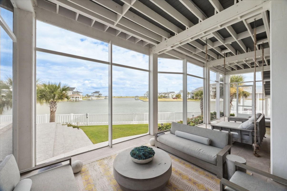 Interior, Sun Room, Water