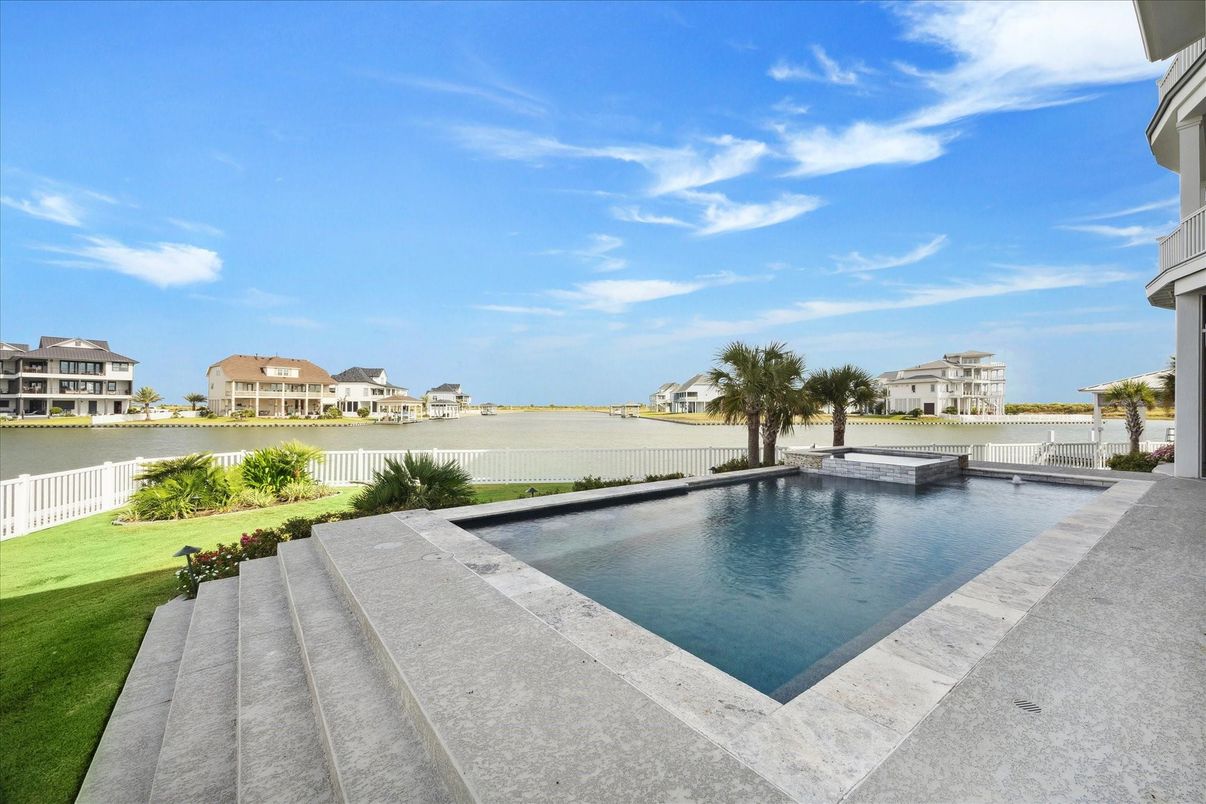 Exterior, Pool, Water