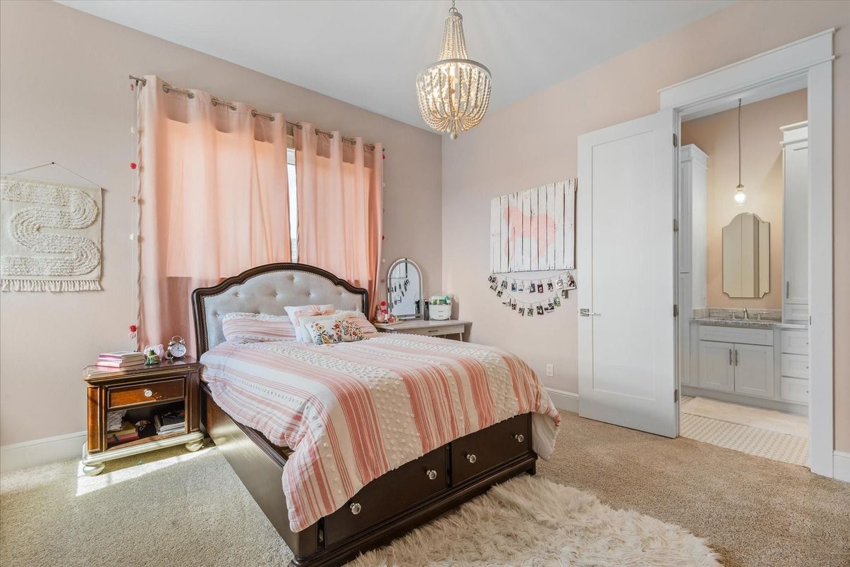 Bedroom, Chandelier, Interior, Pendant Lights